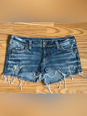 Silver Jeans Co. Suki Mid Boot Distressed Denim Cutoff Shorts Women’s 32